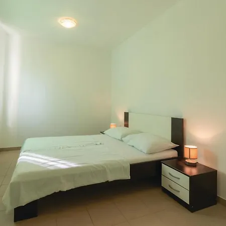 2 Bedroom Beautiful In *