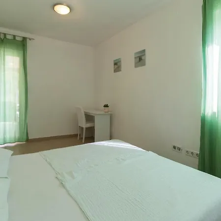 Apartment 2 Bedroom Beautiful In Ugljan
