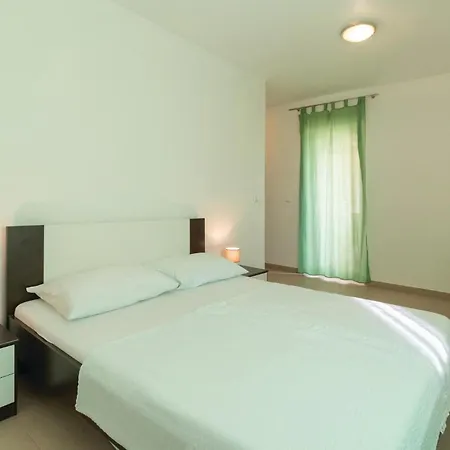 2 Bedroom Beautiful In Apartment